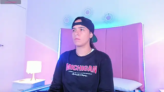 Liiam smith  online show from 09-24-25, 01:03