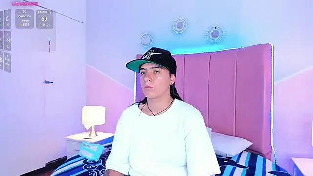 Liiam smith  online show from 09-25-25, 04:21