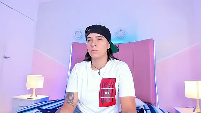 Liiam smith  online show from 09-27-25, 01:05