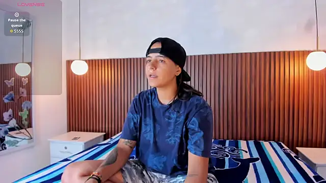 Liiam smith  online show from 10-02-25, 07:21