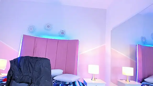 Liiam smith  online show from 10-18-25, 01:23