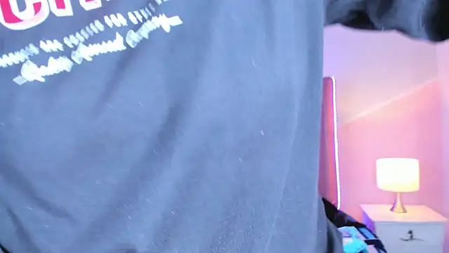 Liiam smith  online show from 10-21-25, 12:39