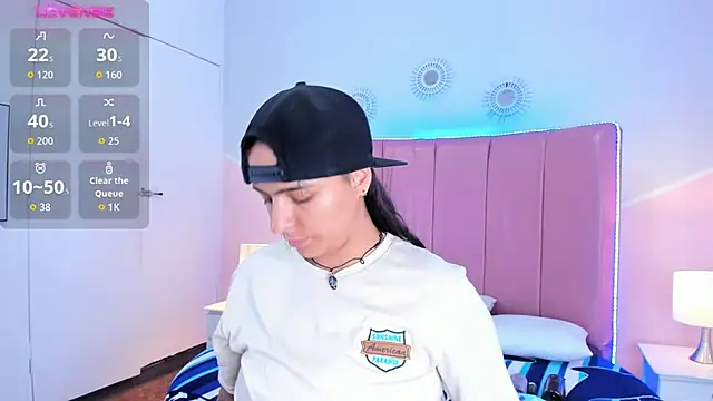 Liiam smith  online show from 10-26-25, 01:17