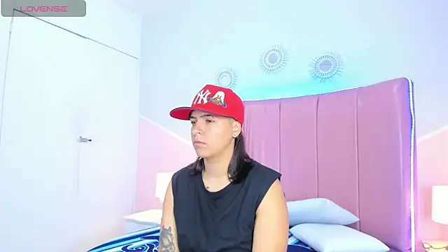 Liiam smith  online show from 11-05-25, 01:11