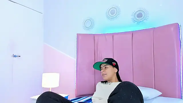 Liiam smith  online show from 11-13-25, 01:21