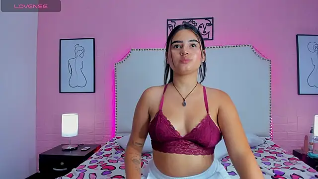 Snapshot of _Emma_whiitee_ chatting on 10-10-25, 03:33 Emma whiitee online show from 10-10-25, 03:33