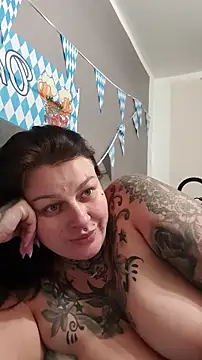 Snapshot of CannabisQueenn chatting on 10-03-25, 06:38 CannabisQueenn online show from 10-03-25, 06:38
