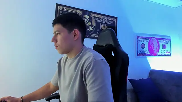 Snapshot of JamesCr_ chatting on 02-28-25, 01:25 JamesCr online show from 02-28-25, 01:25