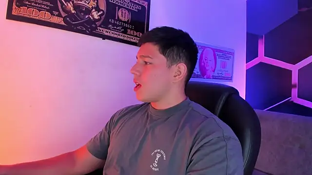 Snapshot of JamesCr_ chatting on 09-27-25, 03:22 JamesCr online show from 09-27-25, 03:22