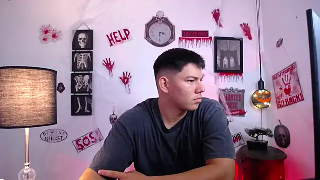 Snapshot of JamesCr_ chatting on 10-27-25, 12:20 JamesCr online show from 10-27-25, 12:20