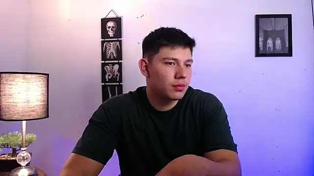 Snapshot of JamesCr_ chatting on 11-04-25, 01:48 JamesCr online show from 11-04-25, 01:48