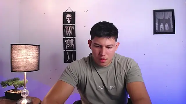 Snapshot of JamesCr_ chatting on 11-05-25, 12:43 JamesCr online show from 11-05-25, 12:43