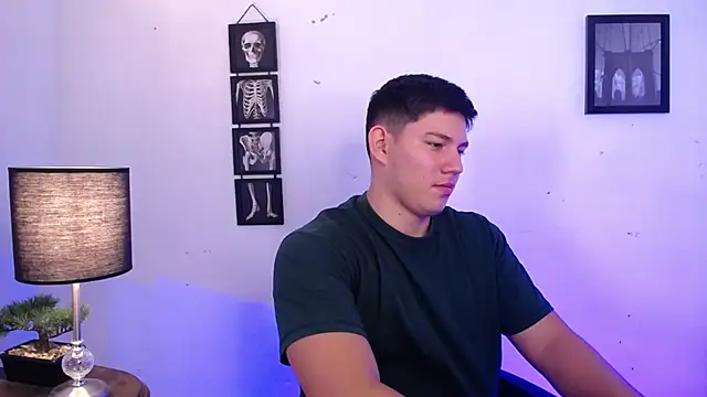 Snapshot of JamesCr_ chatting on 11-05-25, 12:49 JamesCr online show from 11-05-25, 12:49