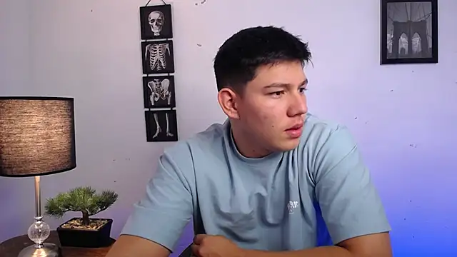 Snapshot of JamesCr_ chatting on 11-08-25, 01:11 JamesCr online show from 11-08-25, 01:11