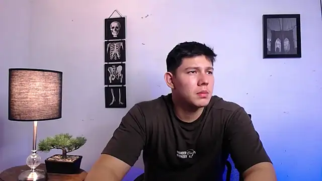 Snapshot of JamesCr_ chatting on 11-09-25, 01:15 JamesCr online show from 11-09-25, 01:15