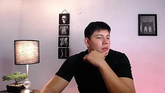 Snapshot of JamesCr_ chatting on 11-19-25, 01:05 JamesCr online show from 11-19-25, 01:05