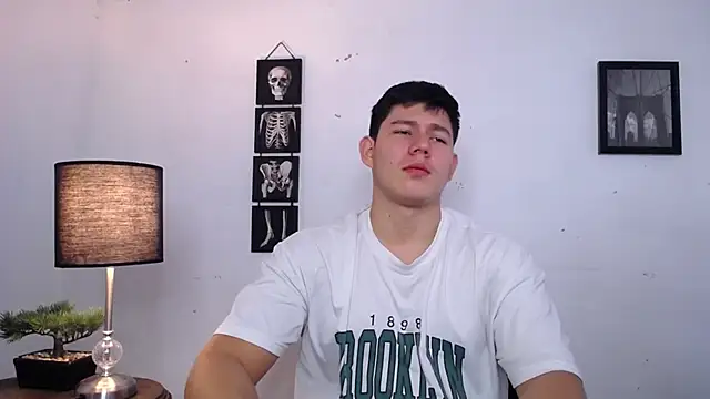 Snapshot of JamesCr_ chatting on 11-20-25, 04:29 JamesCr online show from 11-20-25, 04:29