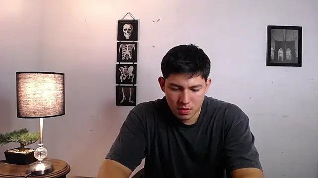 Snapshot of JamesCr_ chatting on 11-24-25, 02:44 JamesCr online show from 11-24-25, 02:44