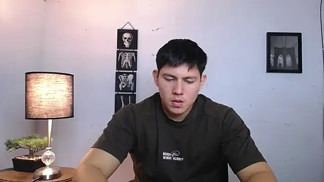 Snapshot of JamesCr_ chatting on 11-25-25, 12:32 JamesCr online show from 11-25-25, 12:32