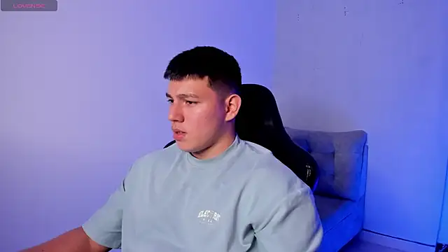 JamesCr  online show from 01-06-26, 02:59