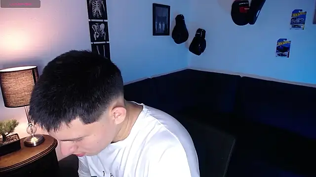 JamesCr  online show from 03-07-26, 01:57