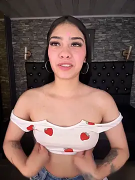 Snapshot of TayylorSexx chatting on 06-18-26, 05:30 TayylorSexx online show from 06-18-26, 05:30