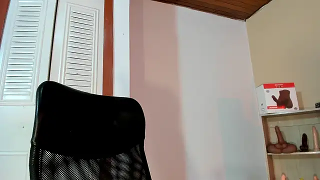 Violetta 0 online show from 11-05-25, 01:33