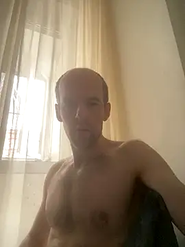 LynnAhNight online show from 09-28-25, 04:40