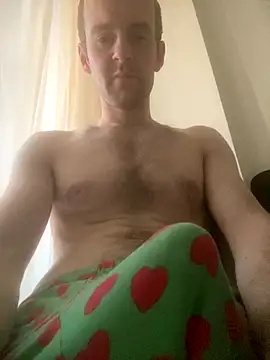 LynnAhNight online show from 10-04-25, 04:10