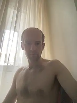 LynnAhNight online show from 10-05-25, 04:22