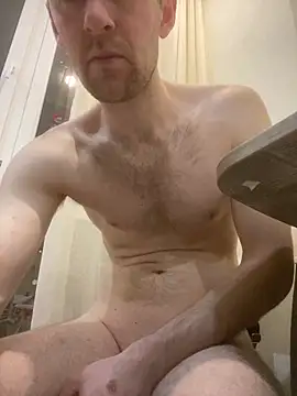 LynnAhNight online show from 02-09-26, 03:32