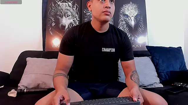 Snapshot of JohanSmith chatting on 02-15-25, 02:22 JohanSmith online show from 02-15-25, 02:22