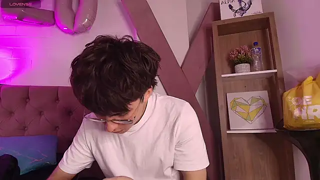 Snapshot of PepperTwink chatting on 12-15-25, 04:44 PepperTwink online show from 12-15-25, 04:44