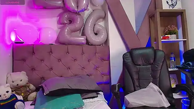 Snapshot of PepperTwink chatting on 01-11-26, 01:49 PepperTwink online show from 01-11-26, 01:49