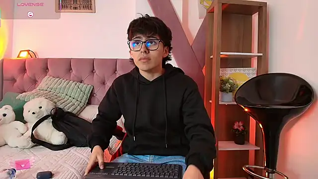 Snapshot of PepperTwink chatting on 02-15-26, 01:09 PepperTwink online show from 02-15-26, 01:09