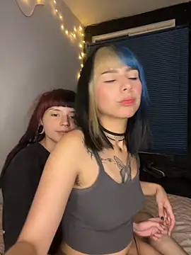 Snapshot of mavimist__ chatting on 09-18-25, 04:36 mavimist online show from 09-18-25, 04:36