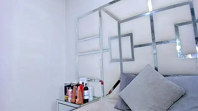 ZoeWan69 online show from 10-31-25, 12:06