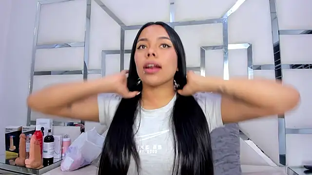 ZoeWan69 online show from 11-14-25, 12:04