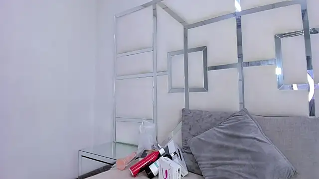 ZoeWan69 online show from 12-16-25, 11:04