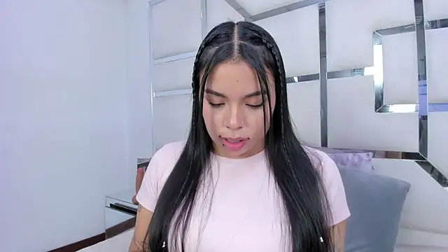 ZoeWan69 online show from 04-06-26, 02:07