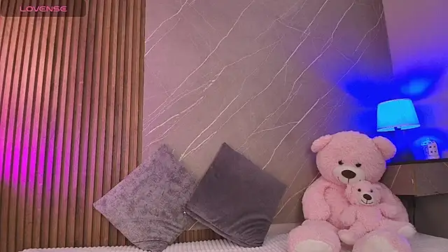 Snapshot of ariana_jhonson1 chatting on 03-20-26, 12:32 ariana jhonson1 online show from 03-20-26, 12:32