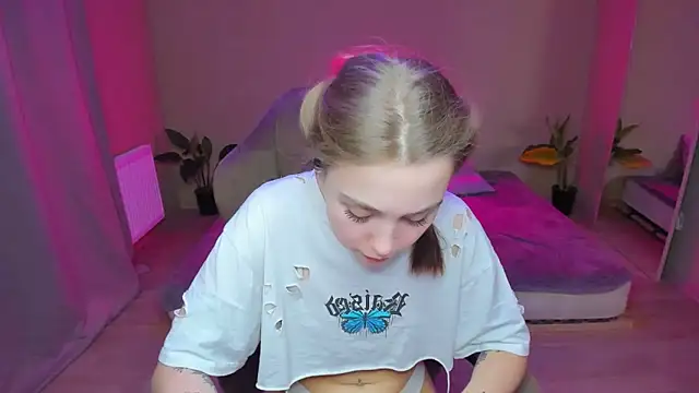 Snapshot of YourMegan chatting on 02-28-25, 01:47 YourMegan online show from 02-28-25, 01:47