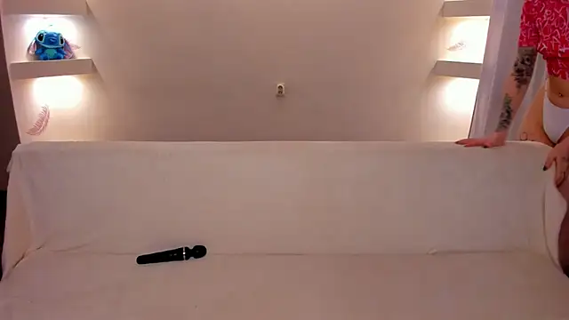 Snapshot of YourMegan chatting on 10-31-25, 07:04 YourMegan online show from 10-31-25, 07:04