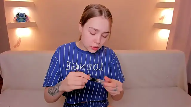 Snapshot of YourMegan chatting on 11-16-25, 05:40 YourMegan online show from 11-16-25, 05:40