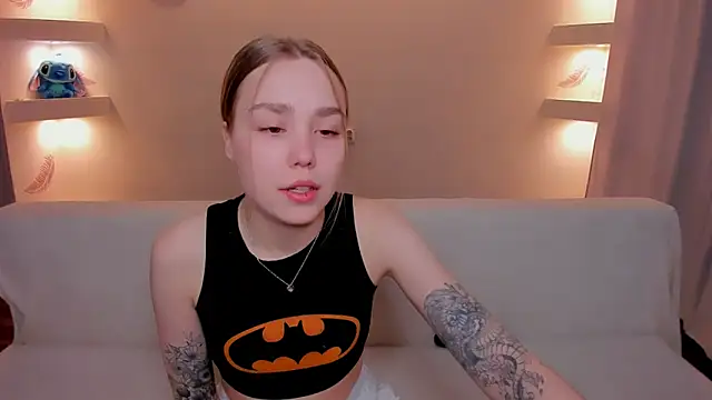 Snapshot of YourMegan chatting on 11-18-25, 06:01 YourMegan online show from 11-18-25, 06:01