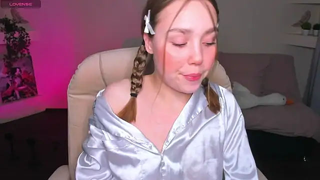 Snapshot of YourMegan chatting on 05-05-26, 06:38 YourMegan online show from 05-05-26, 06:38