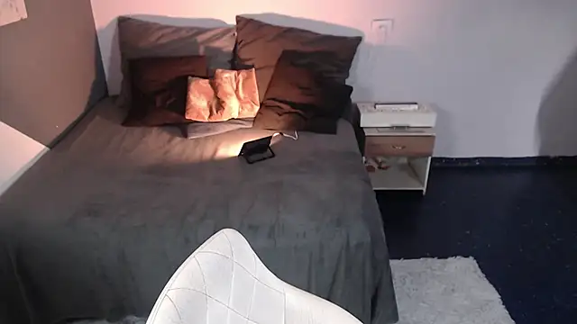 Snapshot of LeaBigboobs chatting on 02-14-25, 01:08 LeaBigboobs online show from 02-14-25, 01:08