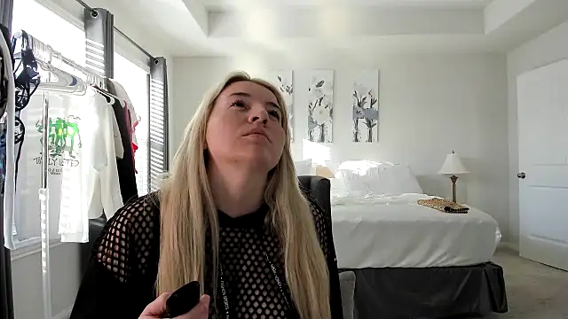 Snapshot of kaliii_jones chatting on 03-19-25, 11:36 kaliii jones online show from 03-19-25, 11:36