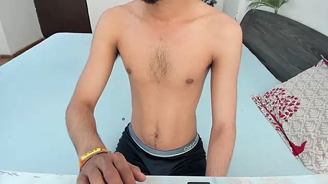 Queen Couple online show from 03-12-26, 05:46