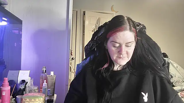 AureliaXOX online show from 11-30-25, 04:44